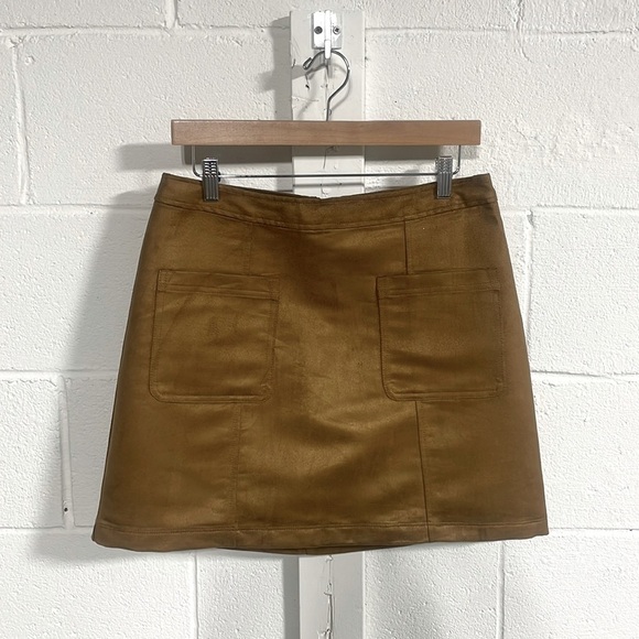 Old Navy Women’s Tan Faux Suede Mini Skirt Back Zip Sz 10 - Picture 1 of 4